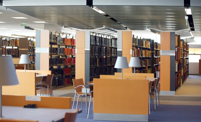Aménager ou réaménager sa bibliothèque : renouveler son mobilier par du neuf ou recyclé