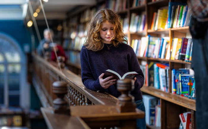 Adolescents et lecture : accompagner la découverte et le plaisir de lire
