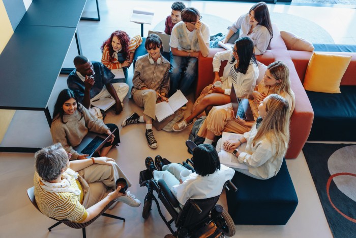 Bibliothèque et bien-être social : accompagner et inspirer les publics