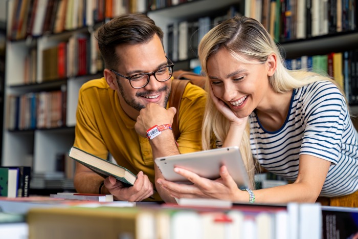 Collections hybrides : développer une offre numérique